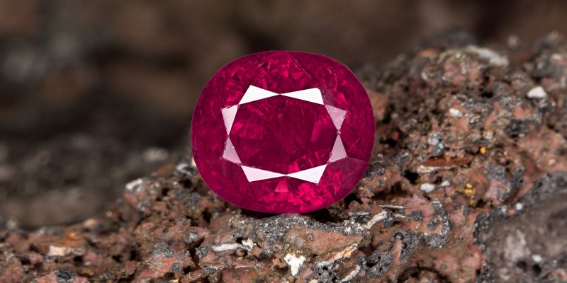 Right Loose Round Emerald Gemstone